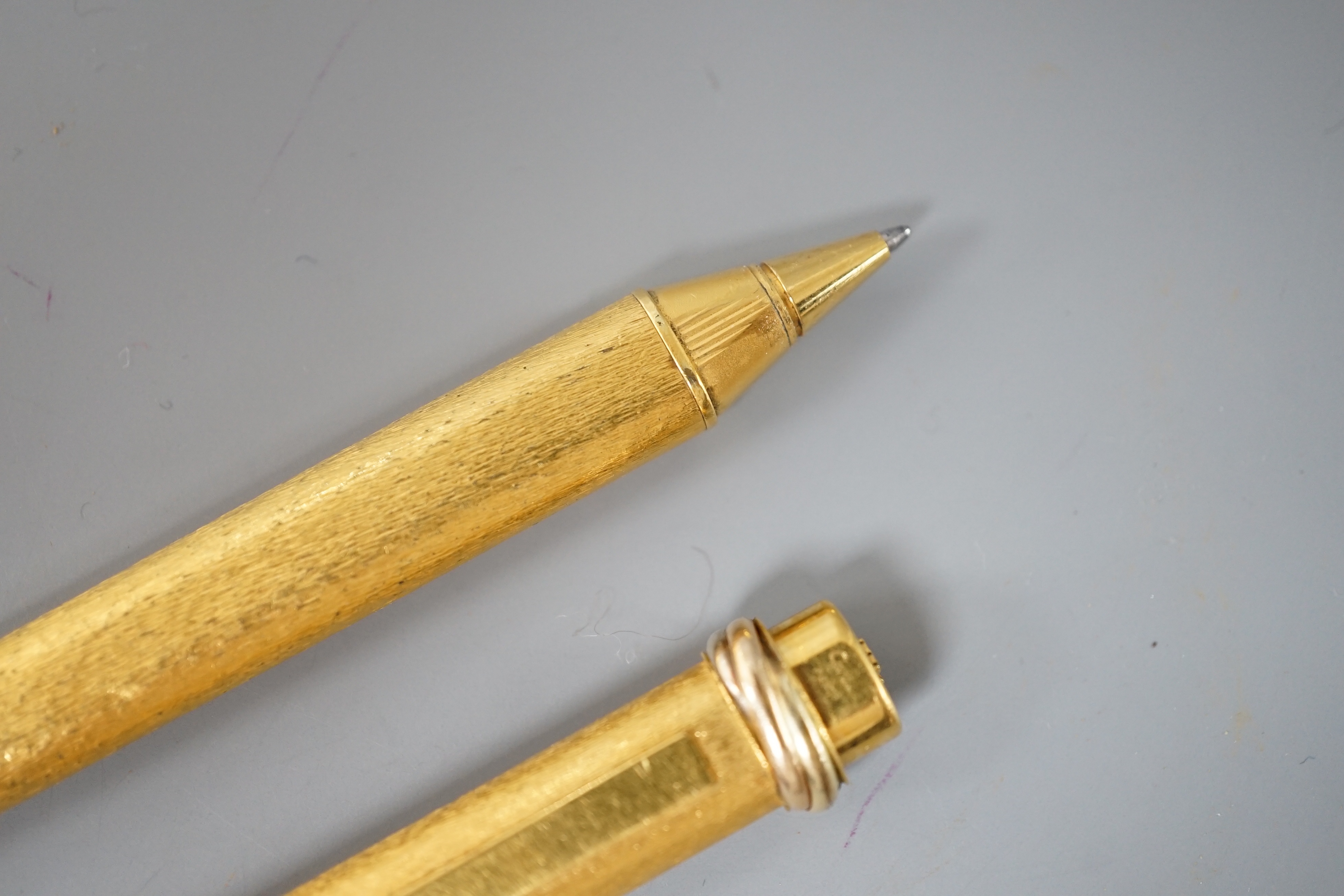Les Must de Cartier Vendome Trinity gold plated pen with two refills and refill case